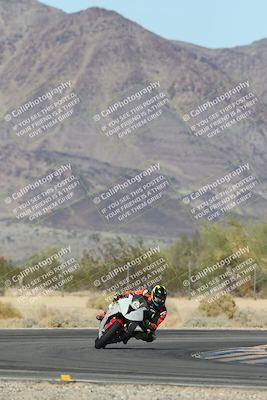 media/Oct-30-2025-Racers Edge (Thu) [[dabbdaf680]]/3-B Group/Session 5 (Turn 6)/